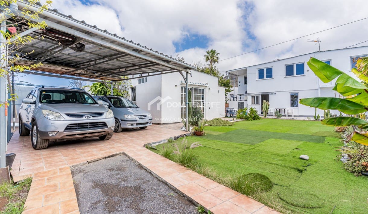 4 bedroom Villa for sale in Valle de San Lorenzo with garage - € 580,000 (Ref: 9731367)