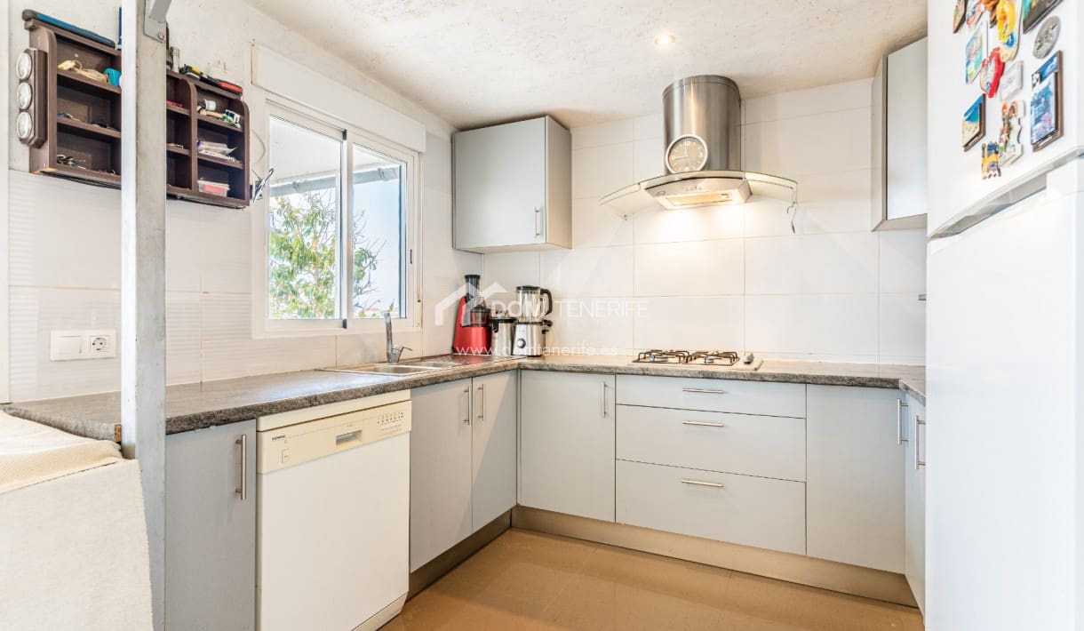 4 bedroom Villa for sale in Valle de San Lorenzo with garage - € 580,000 (Ref: 9731367)