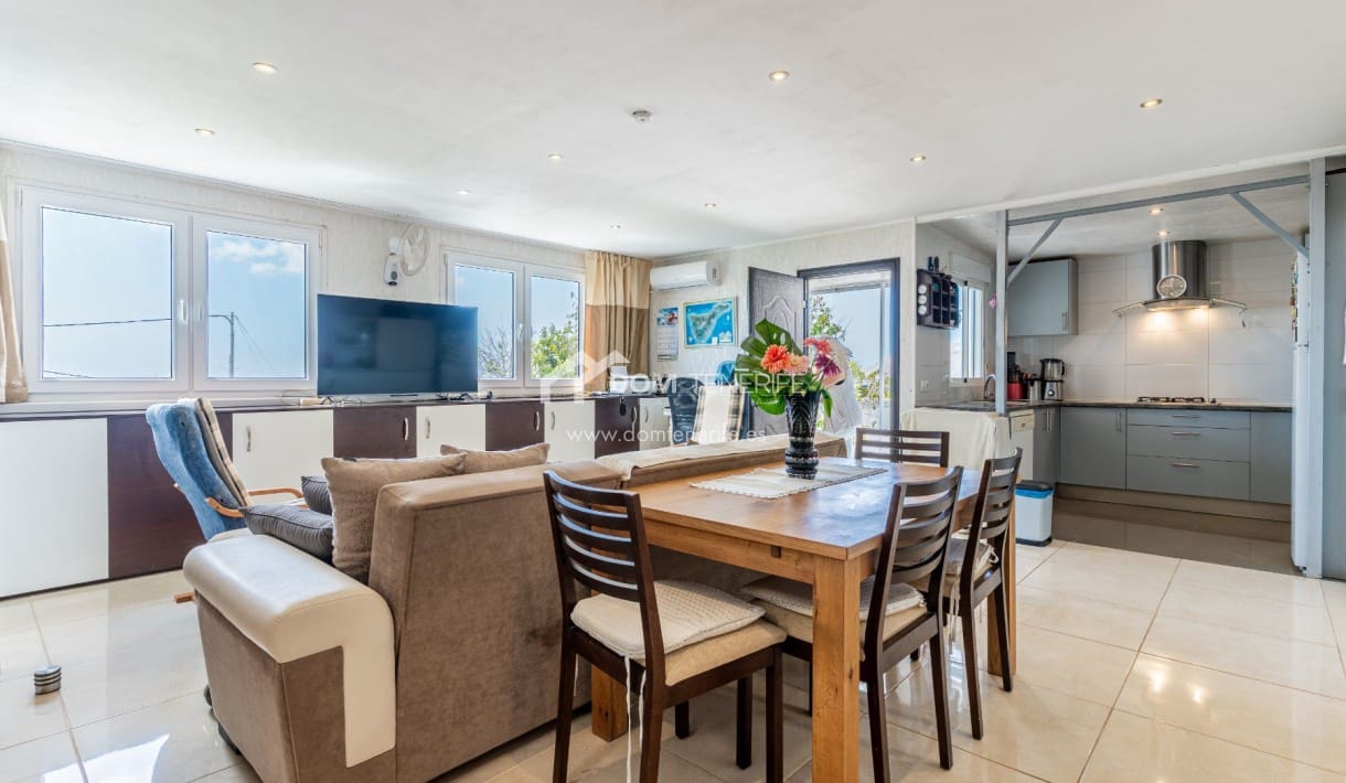 4 bedroom Villa for sale in Valle de San Lorenzo with garage - € 580,000 (Ref: 9731367)