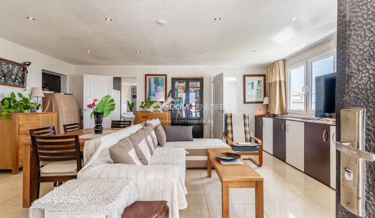 4 bedroom Villa for sale in Valle de San Lorenzo with garage - € 580,000 (Ref: 9731367)