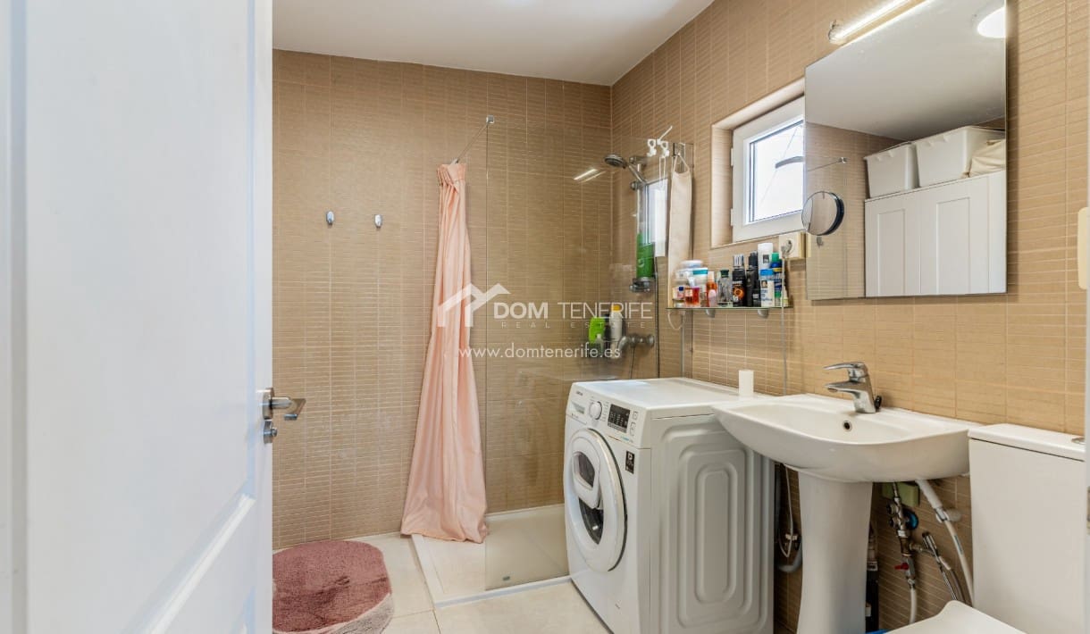 4 bedroom Villa for sale in Valle de San Lorenzo with garage - € 580,000 (Ref: 9731367)