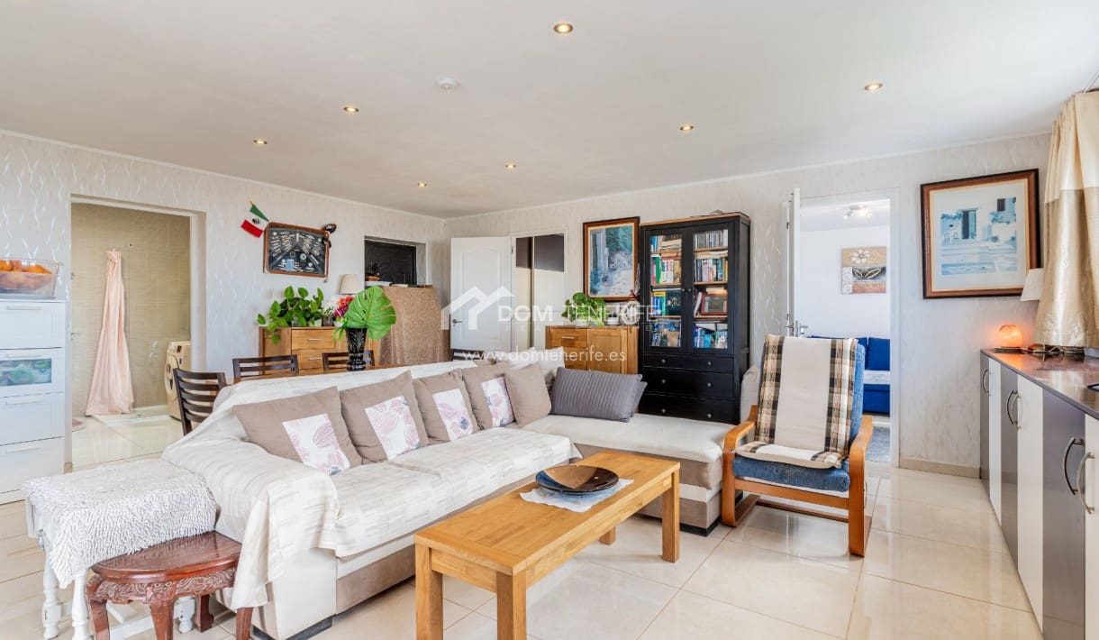 4 bedroom Villa for sale in Valle de San Lorenzo with garage - € 580,000 (Ref: 9731367)