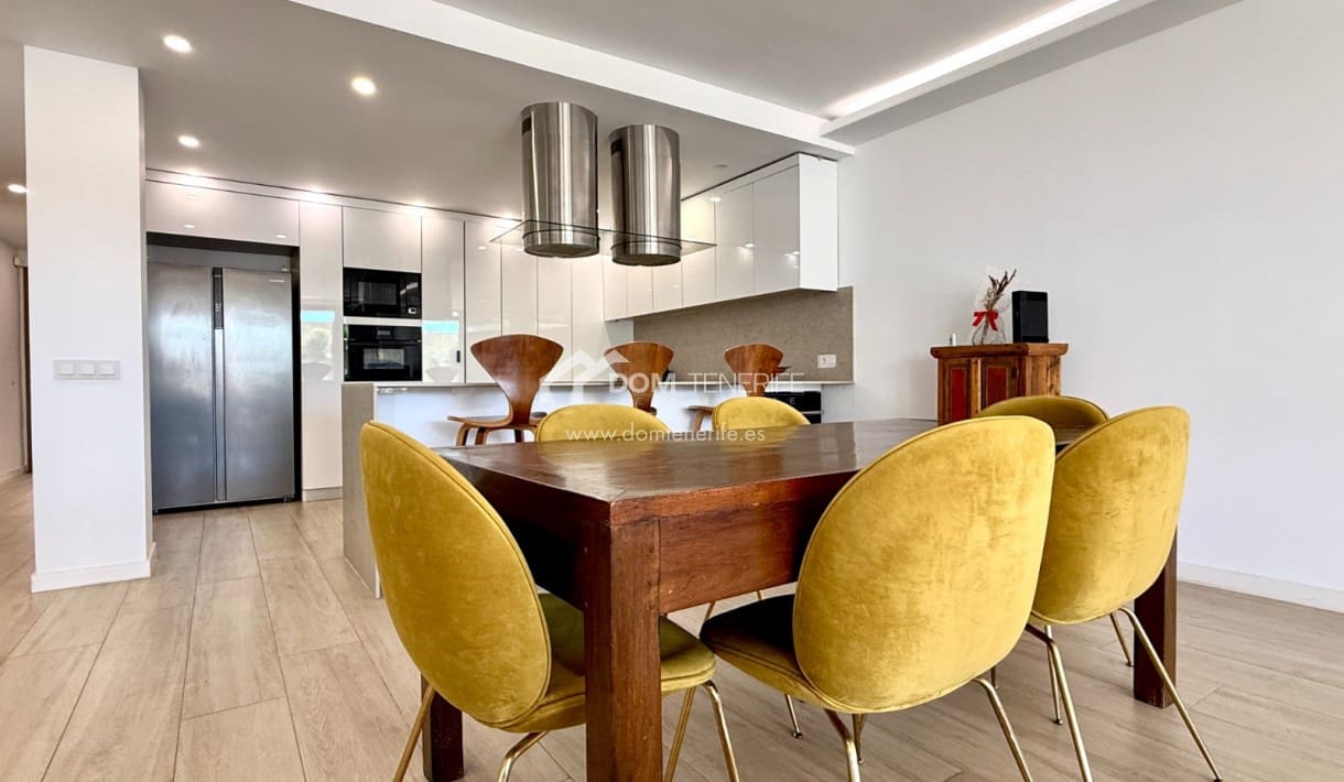 3 bedroom Apartment for sale in Marazul with pool garage - € 580,000 (Ref: 9739307)