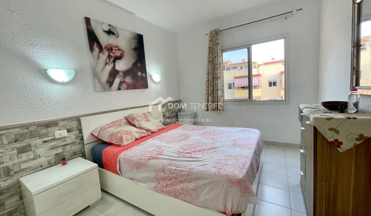 1 bedroom Apartment for rent in Los Cristianos with pool - € 1,200 (Ref: 9780013)