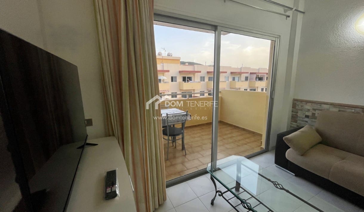 1 bedroom Apartment for rent in Los Cristianos with pool - € 1,200 (Ref: 9780013)