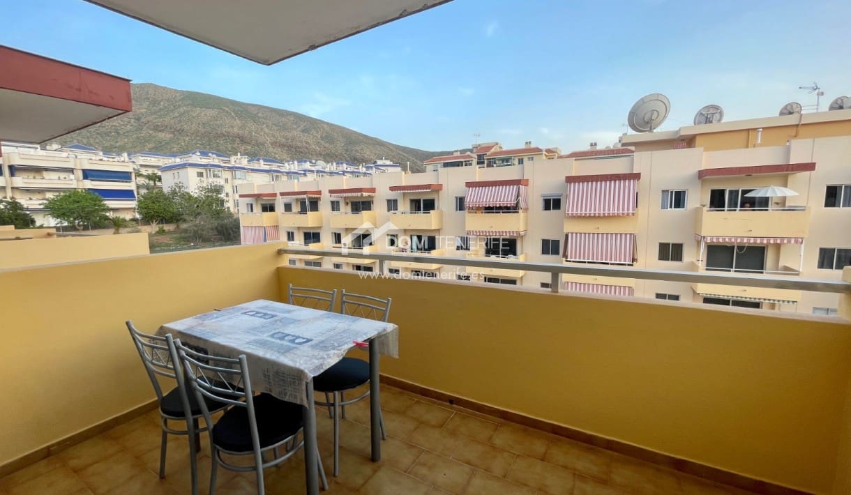 1 bedroom Apartment for rent in Los Cristianos with pool - € 1,200 (Ref: 9780013)