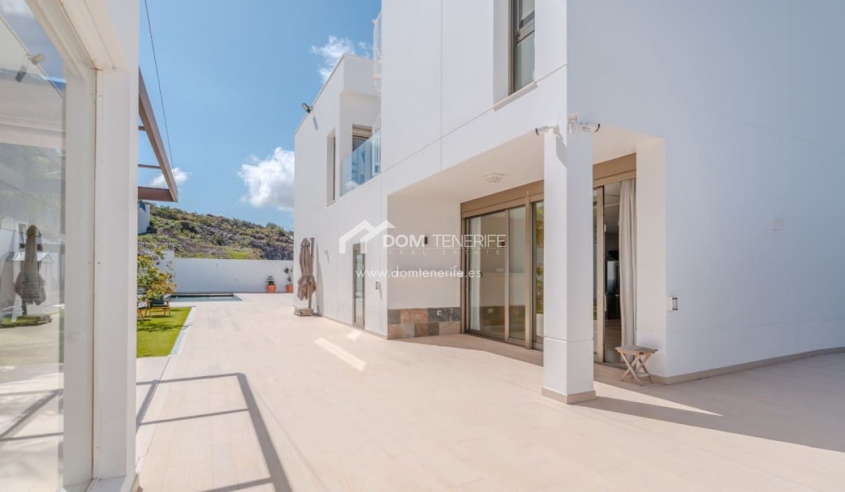 6 bedroom Villa for sale in Roque del Conde with pool garage - € 2,100,000 (Ref: 9789677)