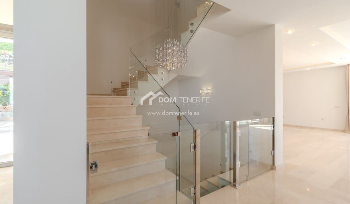 6 bedroom Villa for sale in Roque del Conde with pool garage - € 2,100,000 (Ref: 9789677)