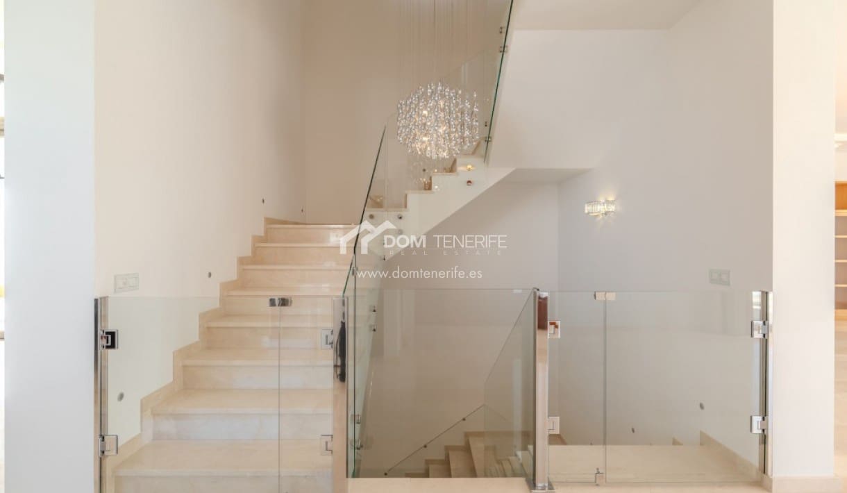 6 bedroom Villa for sale in Roque del Conde with pool garage - € 2,100,000 (Ref: 9789677)