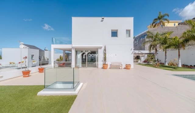 6 bedroom Villa for sale in Roque del Conde, Adeje with pool garage - € 2,100,000 (Ref: 9789677)