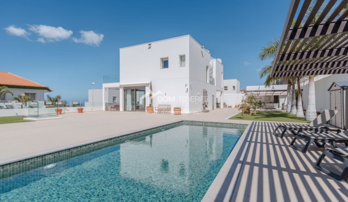6 bedroom Villa for sale in Roque del Conde with pool garage - € 2,100,000 (Ref: 9789677)
