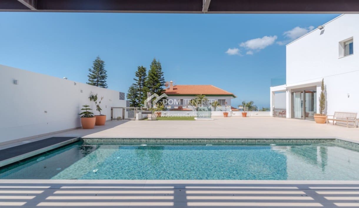 6 bedroom Villa for sale in Roque del Conde with pool garage - € 2,100,000 (Ref: 9789677)