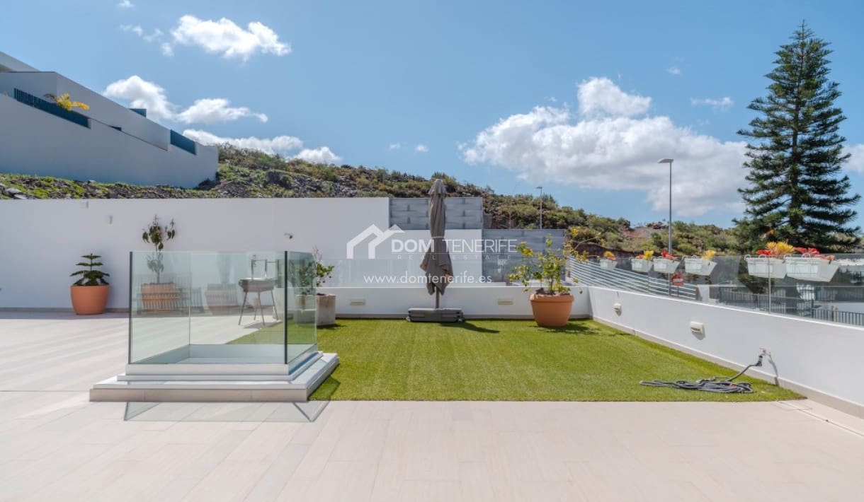 6 bedroom Villa for sale in Roque del Conde with pool garage - € 2,100,000 (Ref: 9789677)