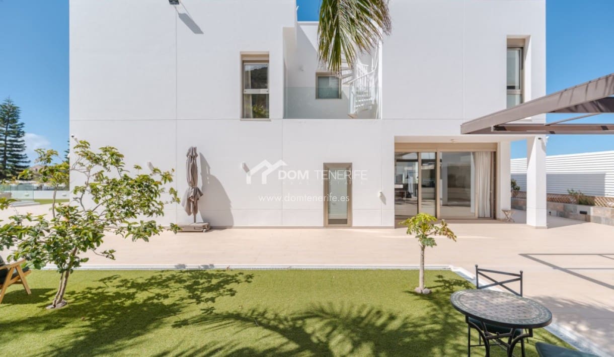 6 bedroom Villa for sale in Roque del Conde with pool garage - € 2,100,000 (Ref: 9789677)