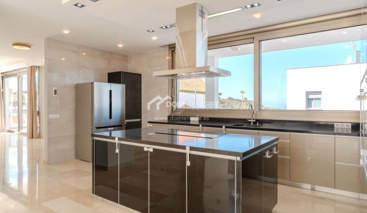 6 bedroom Villa for sale in Roque del Conde with pool garage - € 2,100,000 (Ref: 9789677)