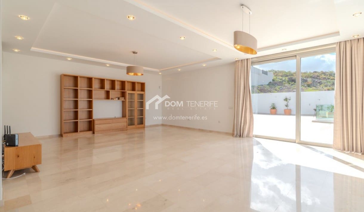 6 bedroom Villa for sale in Roque del Conde with pool garage - € 2,100,000 (Ref: 9789677)