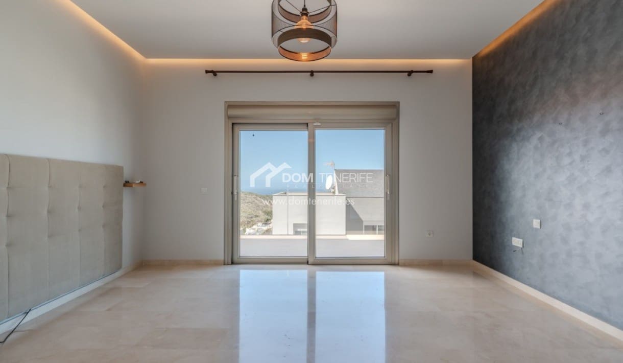 6 bedroom Villa for sale in Roque del Conde with pool garage - € 2,100,000 (Ref: 9789677)