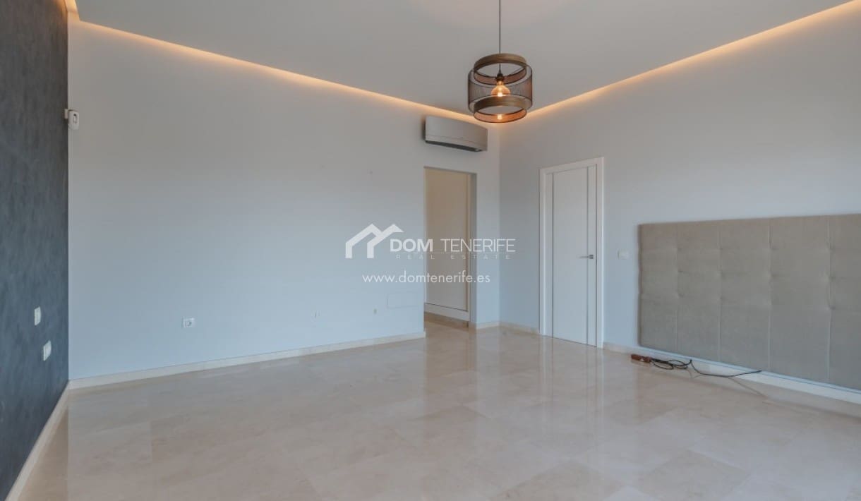 6 bedroom Villa for sale in Roque del Conde with pool garage - € 2,100,000 (Ref: 9789677)