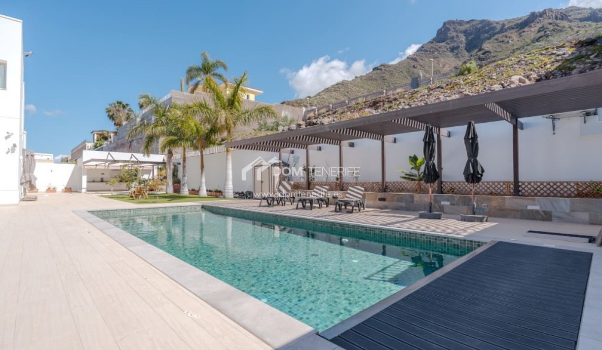 6 bedroom Villa for sale in Roque del Conde with pool garage - € 2,100,000 (Ref: 9789677)