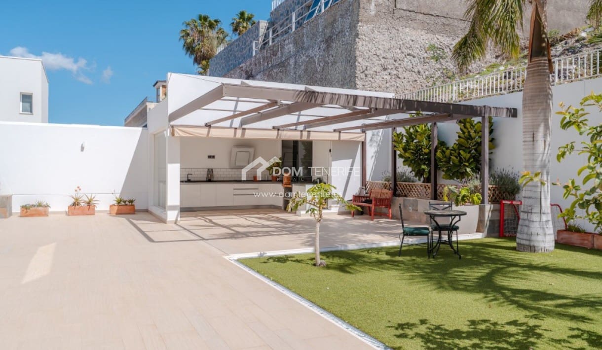 6 bedroom Villa for sale in Roque del Conde with pool garage - € 2,100,000 (Ref: 9789677)