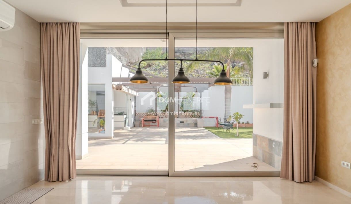 6 bedroom Villa for sale in Roque del Conde with pool garage - € 2,100,000 (Ref: 9789677)