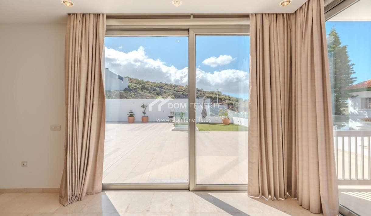 6 bedroom Villa for sale in Roque del Conde with pool garage - € 2,100,000 (Ref: 9789677)