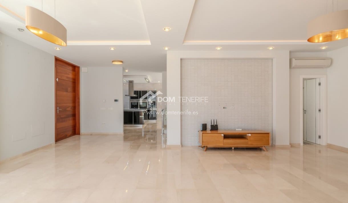 6 bedroom Villa for sale in Roque del Conde with pool garage - € 2,100,000 (Ref: 9789677)