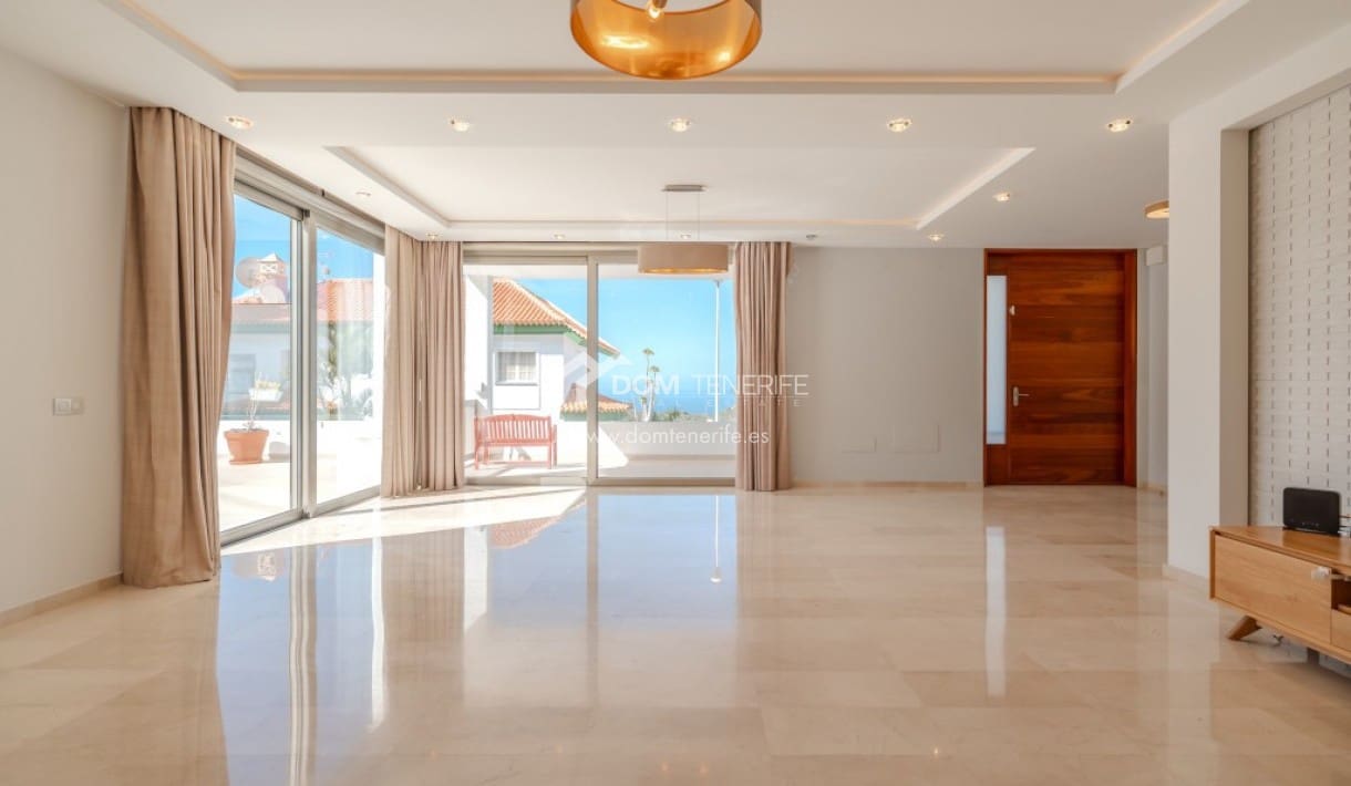 6 bedroom Villa for sale in Roque del Conde with pool garage - € 2,100,000 (Ref: 9789677)