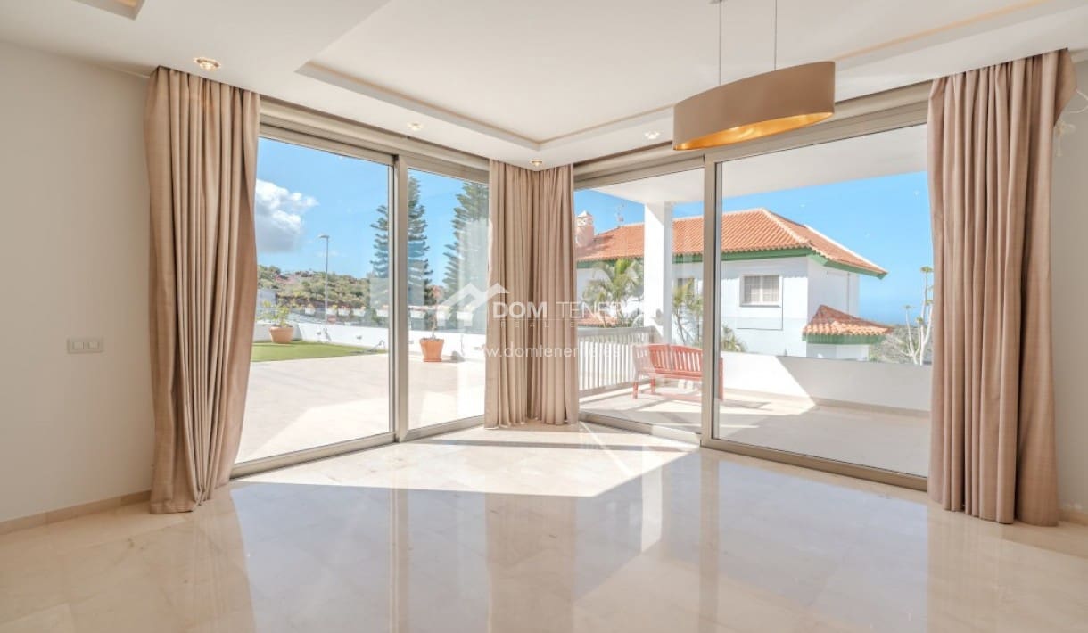 6 bedroom Villa for sale in Roque del Conde with pool garage - € 2,100,000 (Ref: 9789677)