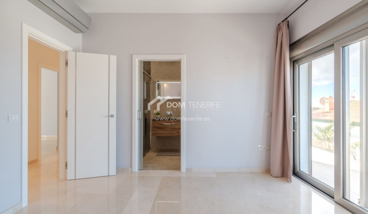 6 bedroom Villa for sale in Roque del Conde with pool garage - € 2,100,000 (Ref: 9789677)