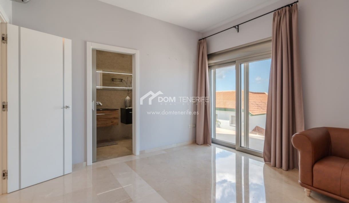 6 bedroom Villa for sale in Roque del Conde with pool garage - € 2,100,000 (Ref: 9789677)