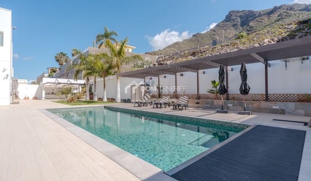 6 bedroom Villa for sale in Roque del Conde, Adeje with pool garage - € 2,100,000 (Ref: 9789677)