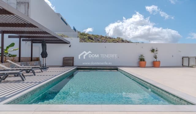 6 bedroom Villa for sale in Roque del Conde, Adeje with pool garage - € 2,100,000 (Ref: 9789677)