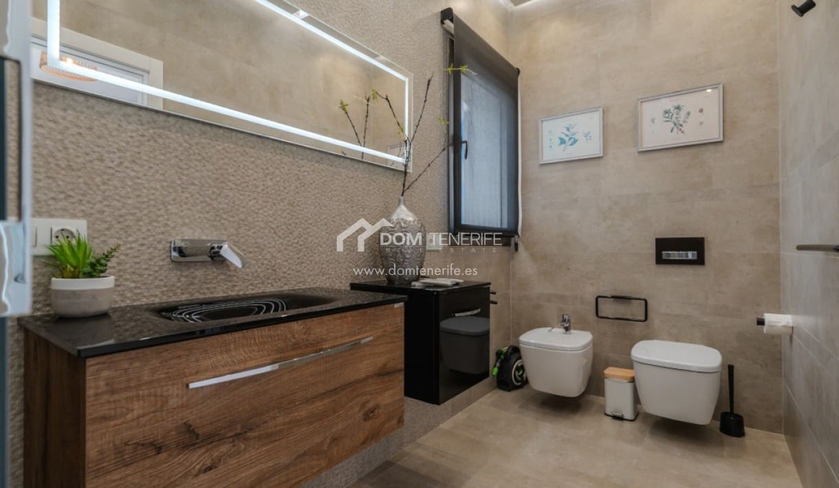 6 bedroom Villa for sale in Roque del Conde with pool garage - € 2,100,000 (Ref: 9789677)