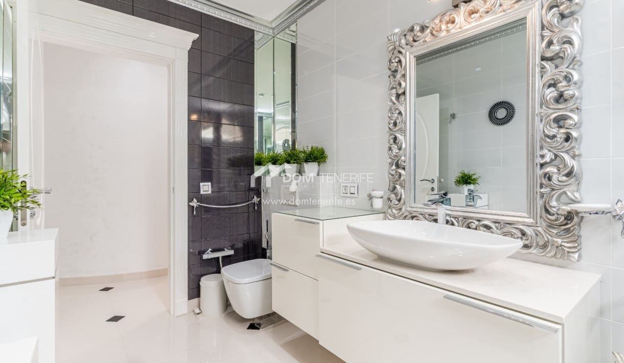 6 sovrum Villa till salu i La Caleta Adeje med pool garage - 4 250 000 € (Ref: 9800290)