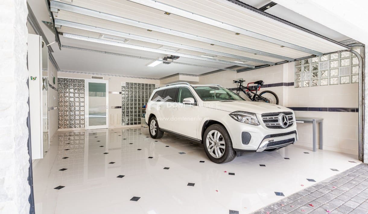 6 sovrum Villa till salu i La Caleta Adeje med pool garage - 4 250 000 € (Ref: 9800290)