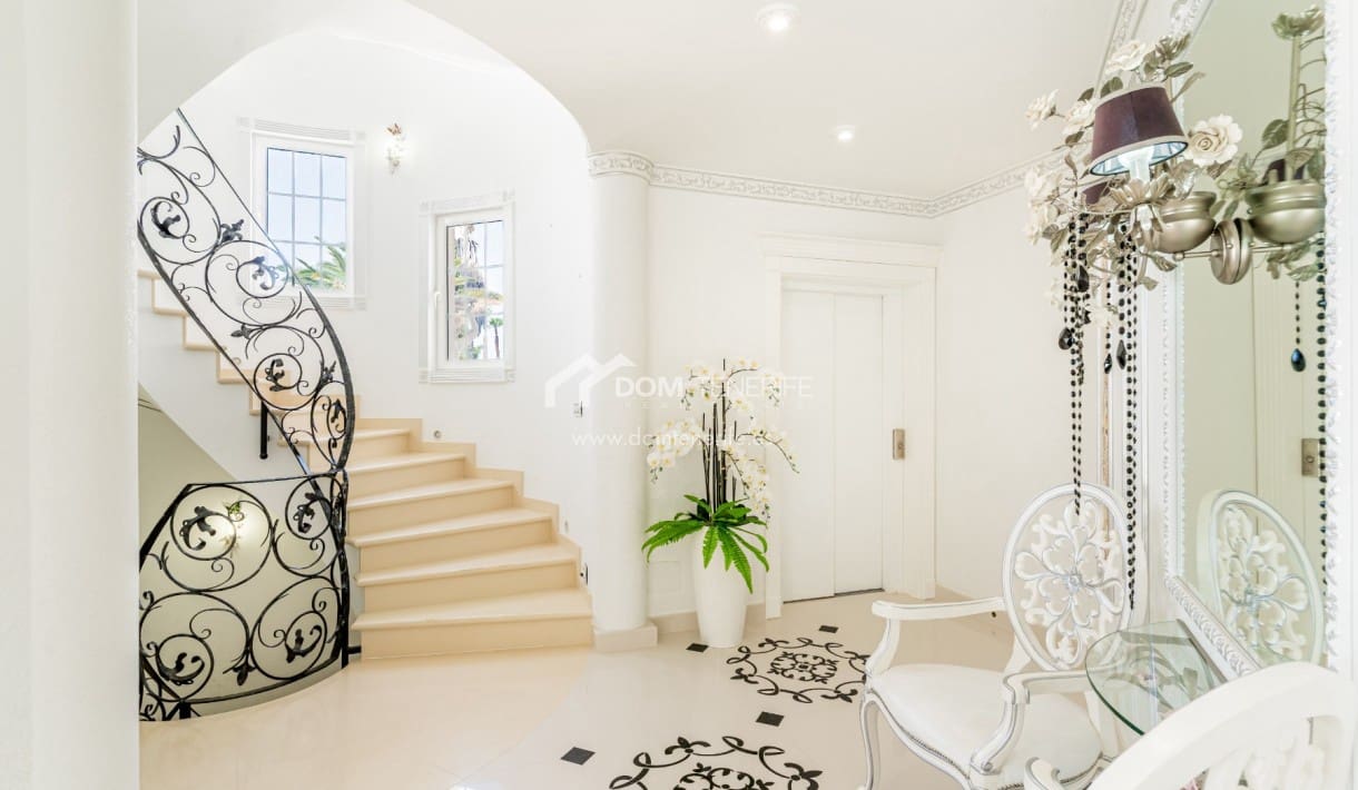 6 sovrum Villa till salu i La Caleta Adeje med pool garage - 4 250 000 € (Ref: 9800290)