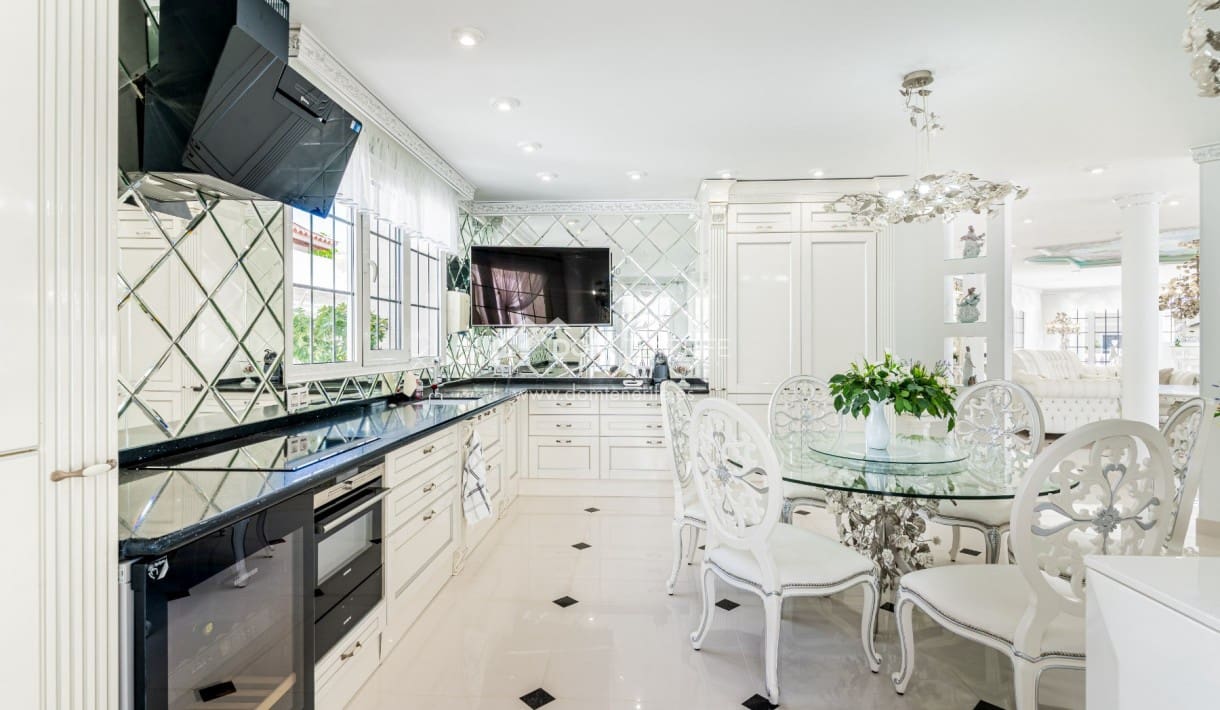 6 sovrum Villa till salu i La Caleta Adeje med pool garage - 4 250 000 € (Ref: 9800290)