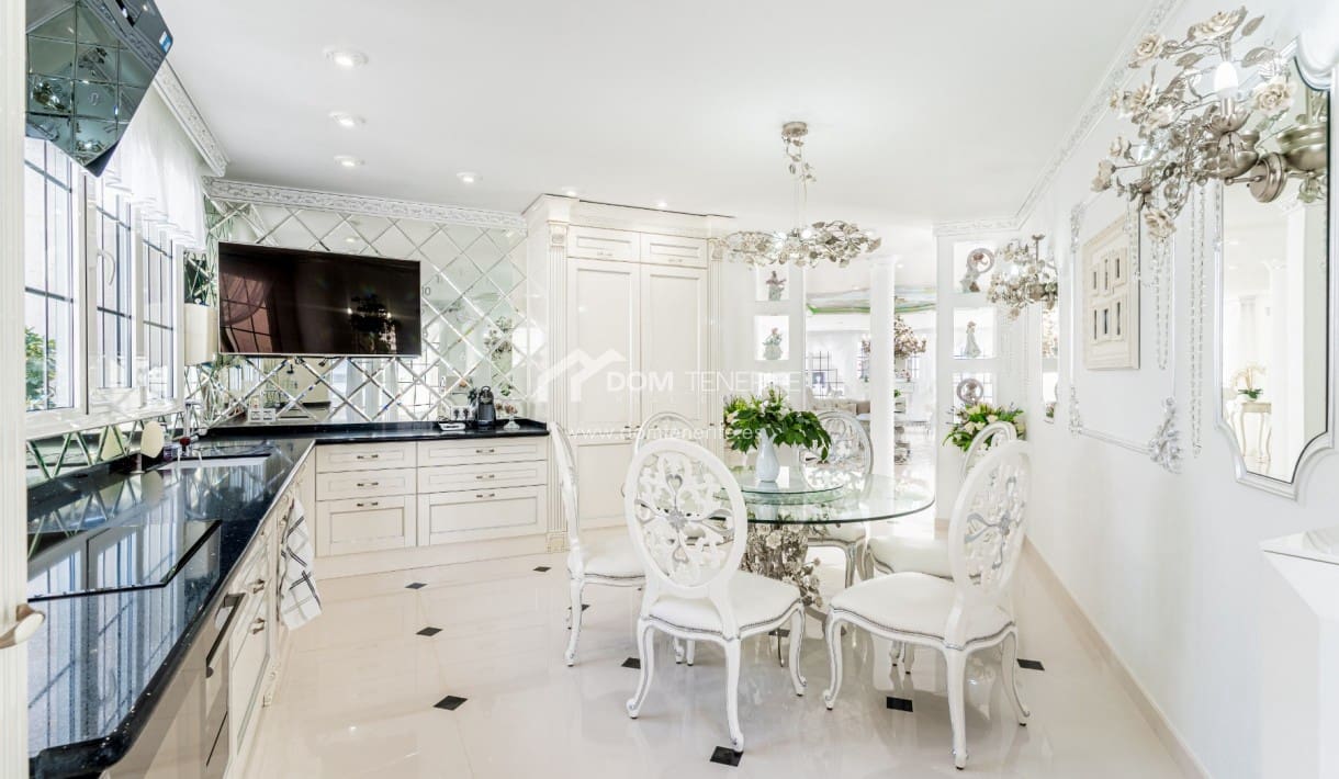 6 sovrum Villa till salu i La Caleta Adeje med pool garage - 4 250 000 € (Ref: 9800290)