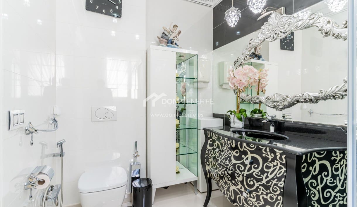 6 sovrum Villa till salu i La Caleta Adeje med pool garage - 4 250 000 € (Ref: 9800290)