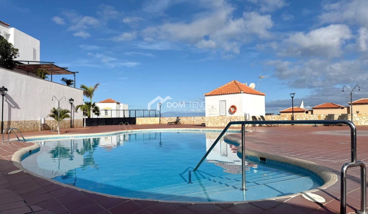 Appartement de 1 chambre à louer à Torviscas avec piscine garage - 1 200 € (Ref: 9832780)