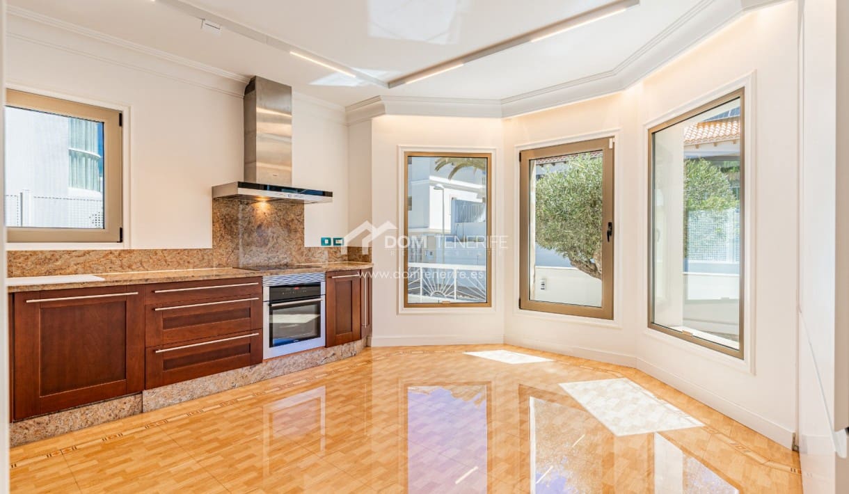 4 bedroom Villa for sale in La Caleta Adeje with pool garage - € 3,500,000 (Ref: 9834704)