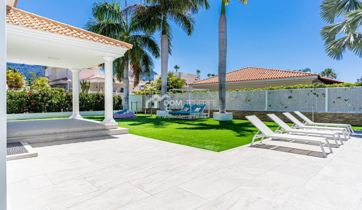 4 bedroom Villa for sale in La Caleta Adeje with pool garage - € 3,500,000 (Ref: 9834704)