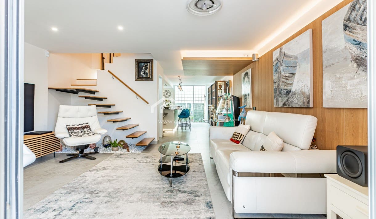 3 soveværelse Byhus til salg i Los Cristianos med swimmingpool garage - € 675.000 (Ref: 9838589)