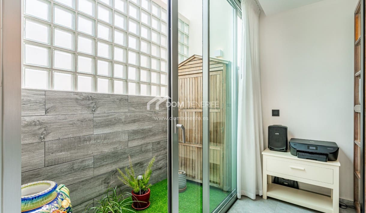 3 soveværelse Byhus til salg i Los Cristianos med swimmingpool garage - € 675.000 (Ref: 9838589)