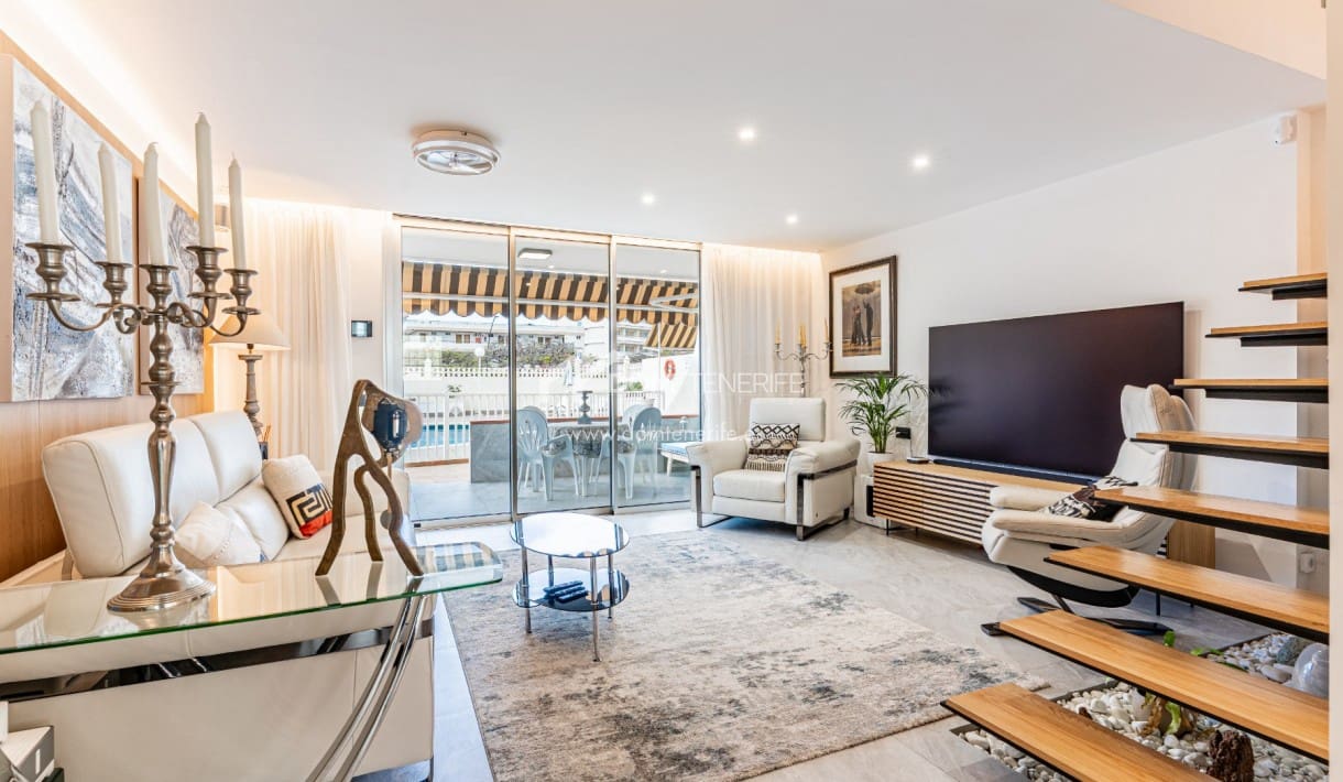 3 soveværelse Byhus til salg i Los Cristianos med swimmingpool garage - € 675.000 (Ref: 9838589)
