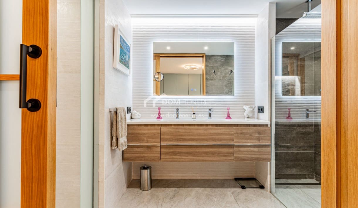 3 soveværelse Byhus til salg i Los Cristianos med swimmingpool garage - € 675.000 (Ref: 9838589)