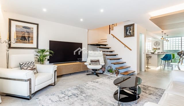 3 soveværelse Byhus til salg i Los Cristianos, Arona med swimmingpool garage - € 675.000 (Ref: 9838589)