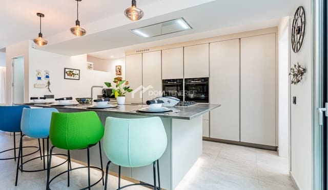 3 soveværelse Byhus til salg i Los Cristianos, Arona med swimmingpool garage - € 675.000 (Ref: 9838589)