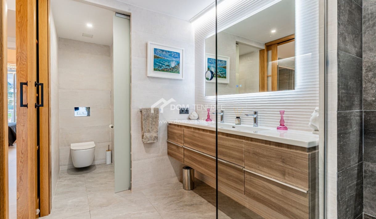 3 soveværelse Byhus til salg i Los Cristianos med swimmingpool garage - € 675.000 (Ref: 9838589)